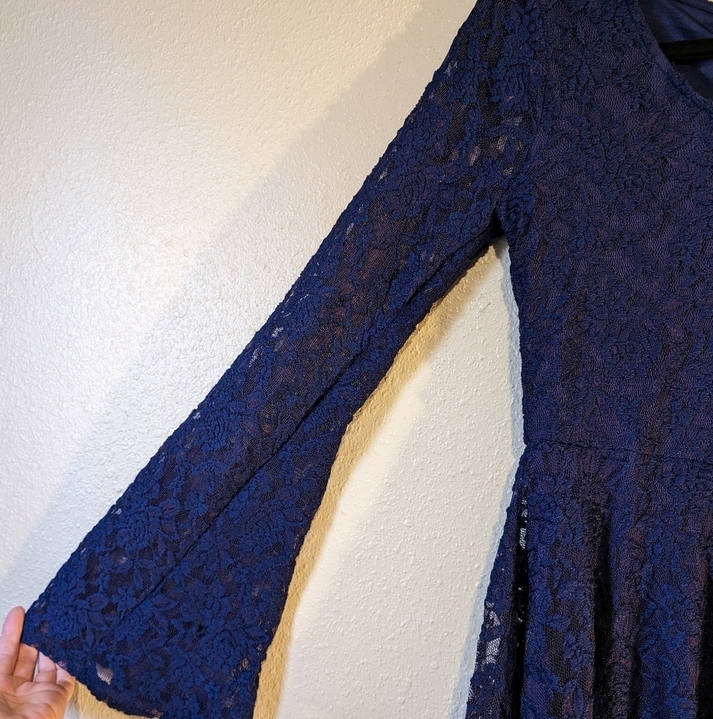 NWT Roberta Navy lace dress with bell sleeves size Medium - Picture 3 of 6